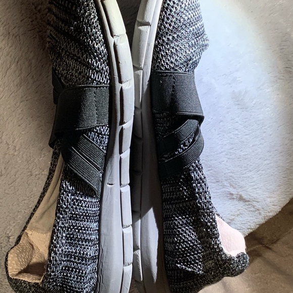 Cliffs by white mountain size 10 Black slip on slipper looks flats - Picture 4 of 7